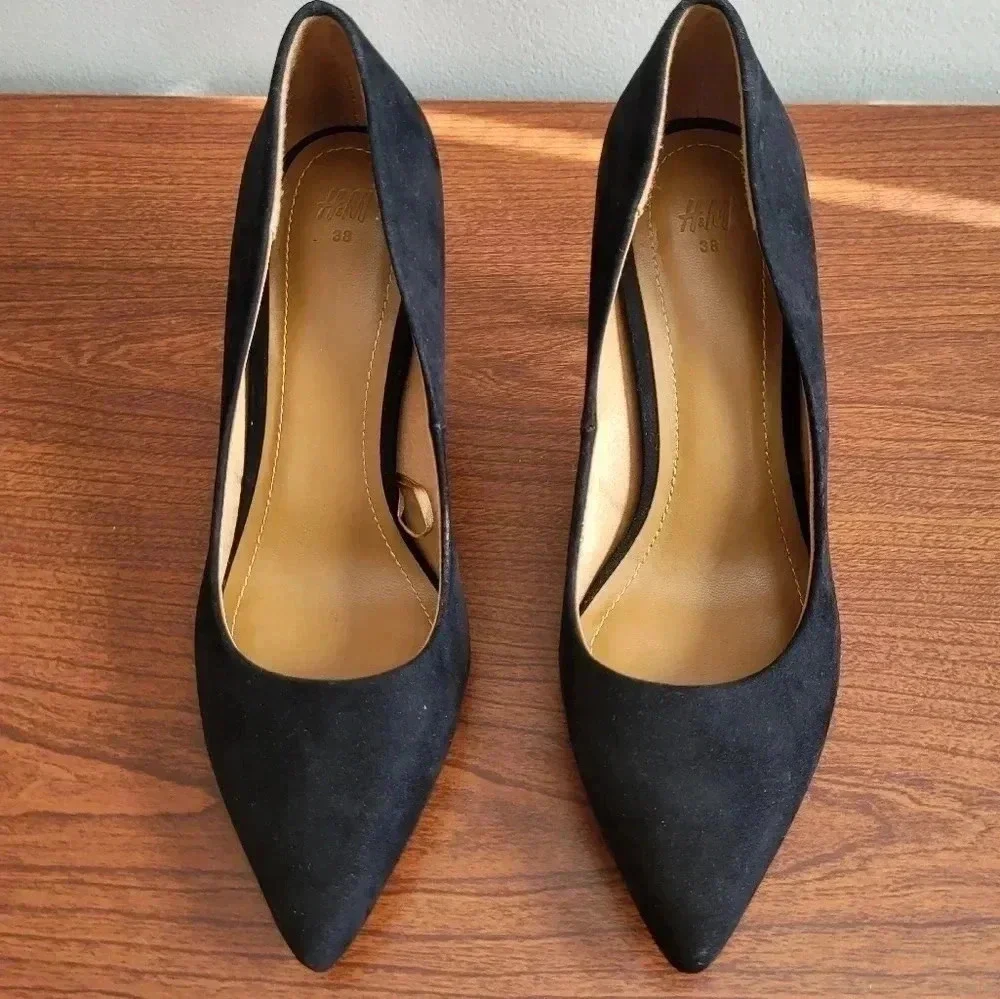 H&M Business Casual Neutral Faux Suede Black Pointy Toe Heels(38)